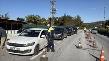 Bodrum'a son 24 saatte 10 bin ara&ccedil; giriş yaptı