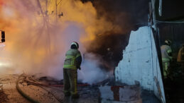 Bursa&rsquo;da Barakada Yangın: 1 Kişi Yaralandı
