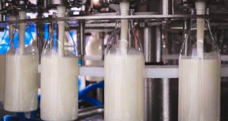 &Ccedil;in, AB&rsquo;den İthal Bazı S&uuml;t &Uuml;r&uuml;nlerine Y&uuml;zde 43&rsquo;e Varan Ek Vergi Getirdi