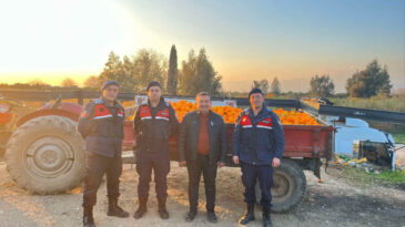 &Ccedil;aldıkları 1,5 Ton Portakalı Satmadan Yakalandılar