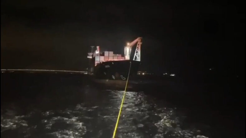 &Ccedil;anakkale Boğazı'nda 132 Metrelik Kargo Gemisi Arıza Yaptı