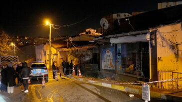 &Ccedil;atlaklar Olan Bina Boşaltıldı