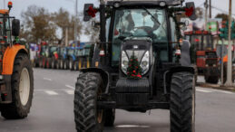 &Ccedil;ift&ccedil;i Grevi Sınır Kapılarını Fel&ccedil; Etti: T&uuml;rkiye'den TIR Ge&ccedil;işleri Durduruldu