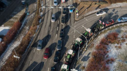 &Ccedil;ift&ccedil;iler Sokağa D&ouml;k&uuml;ld&uuml;: Anlaşmayı Protesto Ettiler