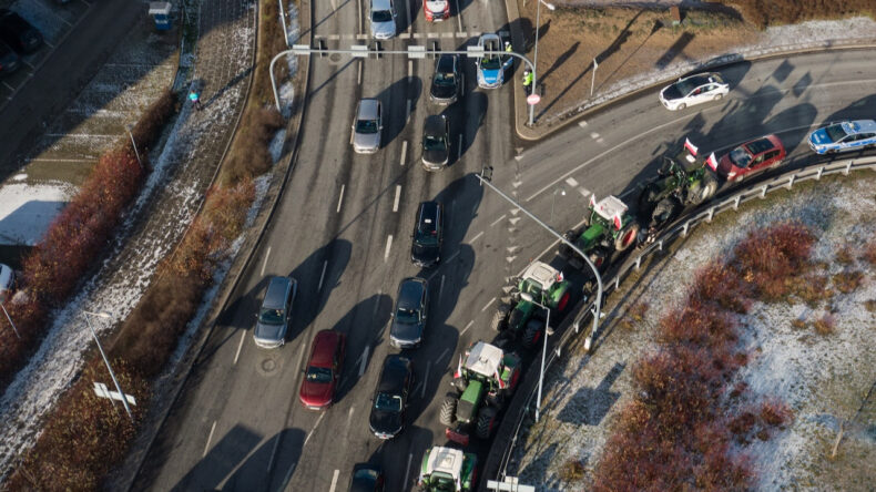 Çiftçiler Sokağa Döküldü: Anlaşmayı Protesto Ettiler