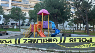 &Ccedil;ocuk Parkında 'Yan Bakma' Kavgası: 1 &Ouml;l&uuml;, 1 Yaralı