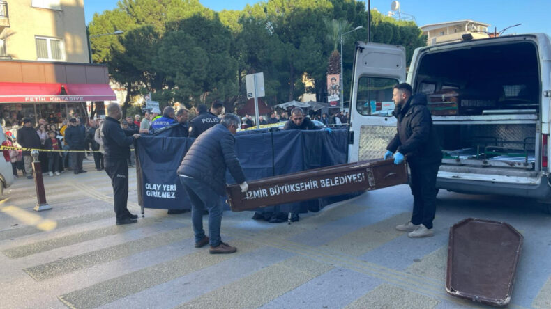 &Ccedil;&ouml;p Kamyonu &Ccedil;arptı, Kadın Hayatını Kaybetti