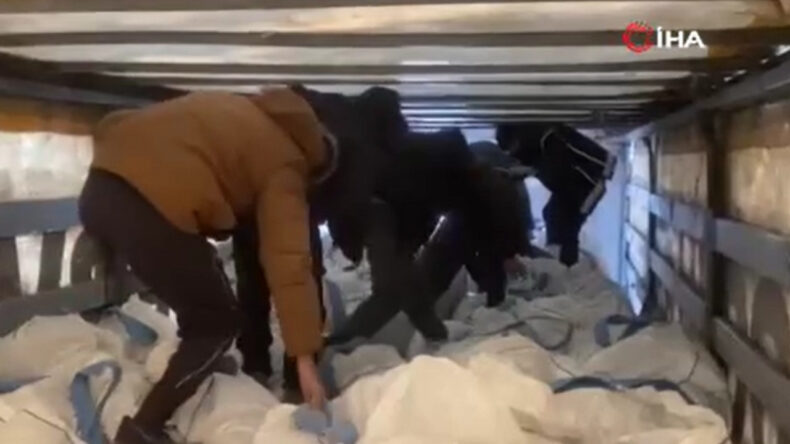 &Ccedil;uvalların Arasında 13 Ka&ccedil;ak G&ouml;&ccedil;men Yakalandı