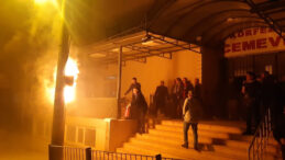 Cemevinin &Ouml;n&uuml;nde Trafo Yangını