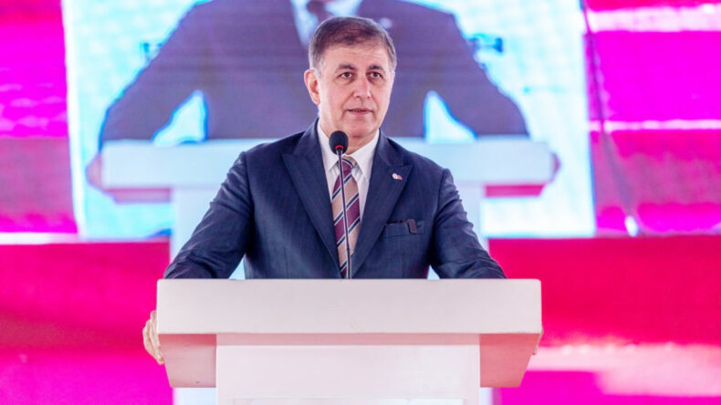 Cemil Tugay'dan, Kargo G&ouml;nderen AKP'li Vekile Yanıt