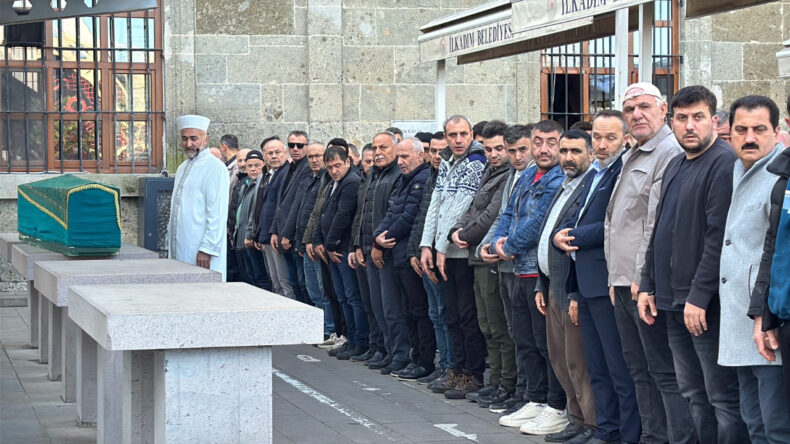 Cezaevinde intihar eden doktor Samsun&rsquo;da defnedildi