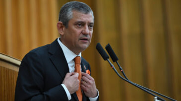 CHP lideri &Ouml;zel: Kayıplarla sınandık