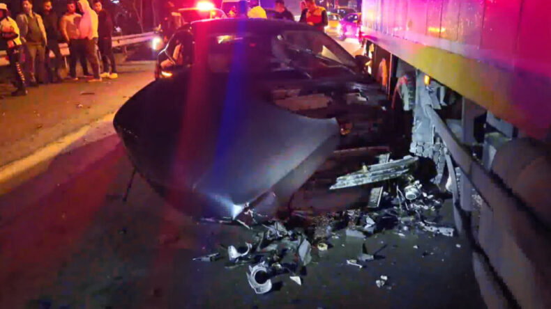 Cipe &ccedil;arpıp ka&ccedil;an s&uuml;r&uuml;c&uuml; zincirleme kazaya neden oldu