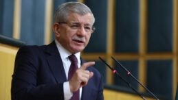 Davutoğlu: &Ccedil;&uuml;r&uuml;me Kumara Meşruiyet Vererek Değil, Kararlı Bir M&uuml;cadeleyle Durur