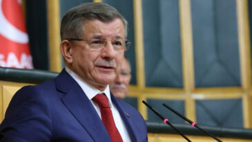 Davutoğlu'ndan İstanbul Erkek Lisesi &Uuml;zerine &Ouml;nemli A&ccedil;ıklama