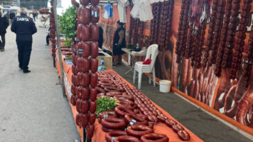 Denetimlerde Şaşırtan Tespit: Pazarda 850 Kilogram Bozuk Sucuk Ele Ge&ccedil;irildi