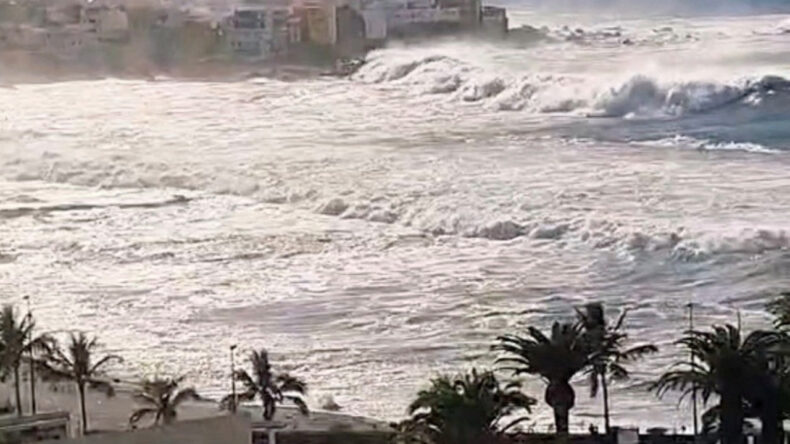 Dev Dalgalar Turistleri Yuttu: 3 &Ouml;l&uuml;