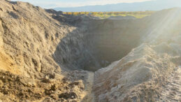 Devasa &Ccedil;ukurda Tarihi Eser Arayışı