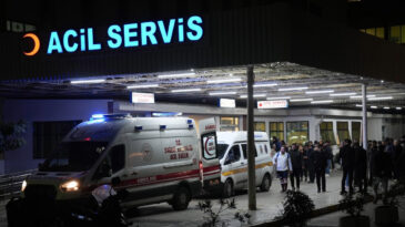 Devrilen Ara&ccedil;ta 1 Kişi Hayatını Kaybetti, 2 Kişi Yaralandı