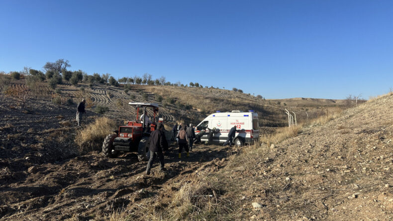 Devrilen Traktörün Sürücüsü Hayatını Kaybetti