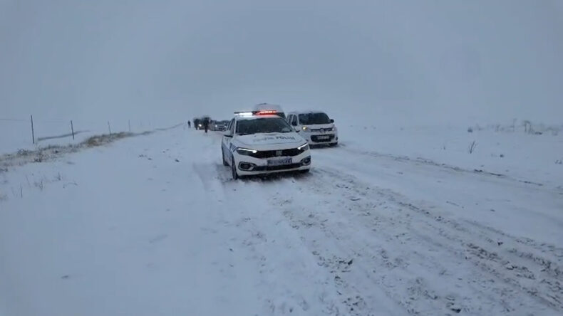 Diyarbakır'da Yoğun Kar Yağışı Ulaşımı Aksattı