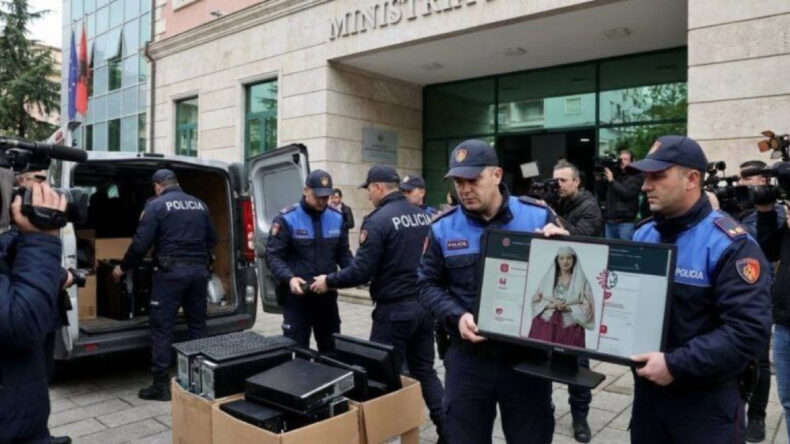 D&uuml;nyanın İlk Yapay Zeka Bakanı G&ouml;zaltına Alındı