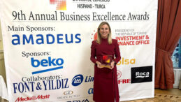 Ebru &Ouml;zdemir'e İspanya'dan "Mesleki Liyakat &Ouml;d&uuml;l&uuml;"