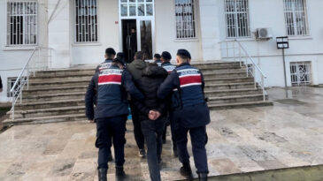 Edirne'de 3 G&ouml;&ccedil;men Ka&ccedil;ak&ccedil;ısı Tutuklandı