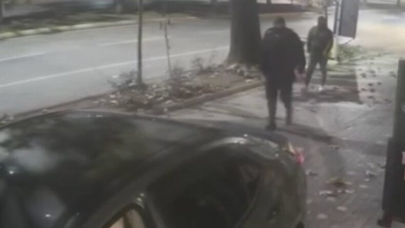 Ellerinde Beyzbol Sopaları, Y&uuml;zlerinde Kar Maskesiyle Kabusu Yaşattılar