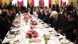 Elysee Sarayı'ndan &Ccedil;atal-Bı&ccedil;ak Seti &Ccedil;alındı