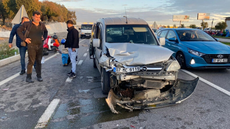 Emniyet Şeridindeki Arızalı Ara&ccedil; Kazaya Neden Oldu: 2 Yaralı