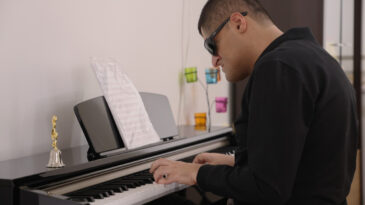 Engeline Rağmen Konservatuvarı Dereceyle Bitirdi, D&ouml;rt Enstr&uuml;manda Ustalaştı