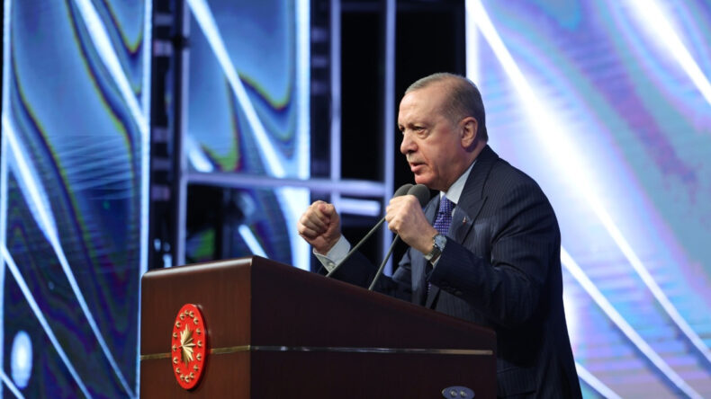 Erdoğan: Filistin halkının yanında dimdik duruyoruz