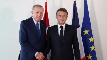 Erdoğan, Macron ile Telefon G&ouml;r&uuml;şmesi Yaptı: 'T&uuml;rkiye Hazır'