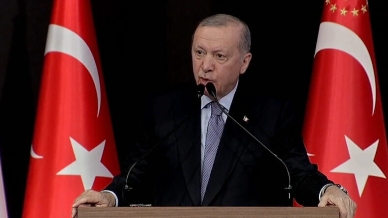 Erdoğan'dan CHP'ye Eleştiri: 'Evrak Yığını'