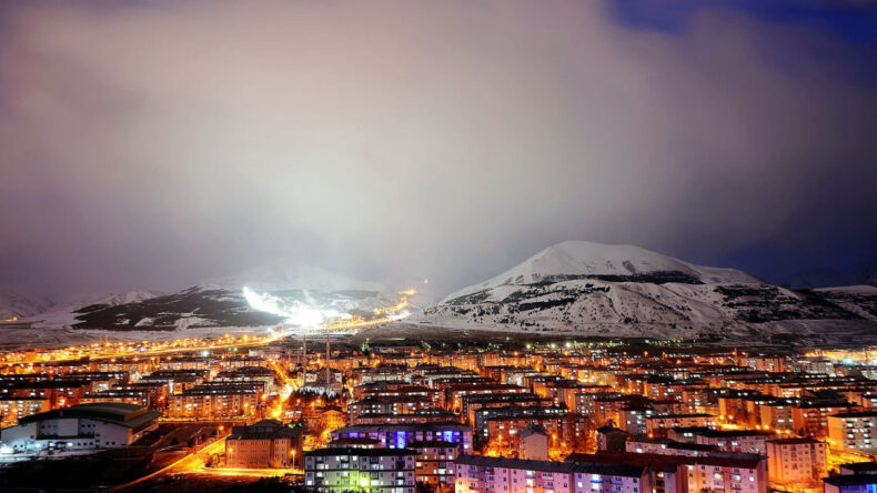 Erzurum'da Gece Sıcaklık Eksi 7 Dereceyi G&ouml;rd&uuml;: Meteoroloji'den &Ouml;nemli Uyarılar Geldi