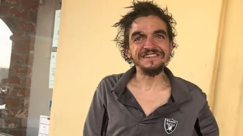 Eski &ccedil;ocuk yıldız sokakta yaşıyor