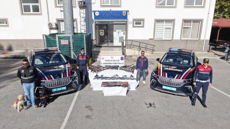 Ev, Araç ve İş Yerlerinde Yapılan Aramada 30 Tabanca, 27 Tüfek Ele Geçirildi