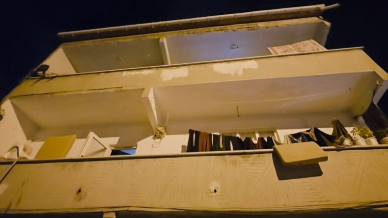 Evde Silahlı Soygun: Ağzını Bantlayıp Altınlarını &Ccedil;aldılar