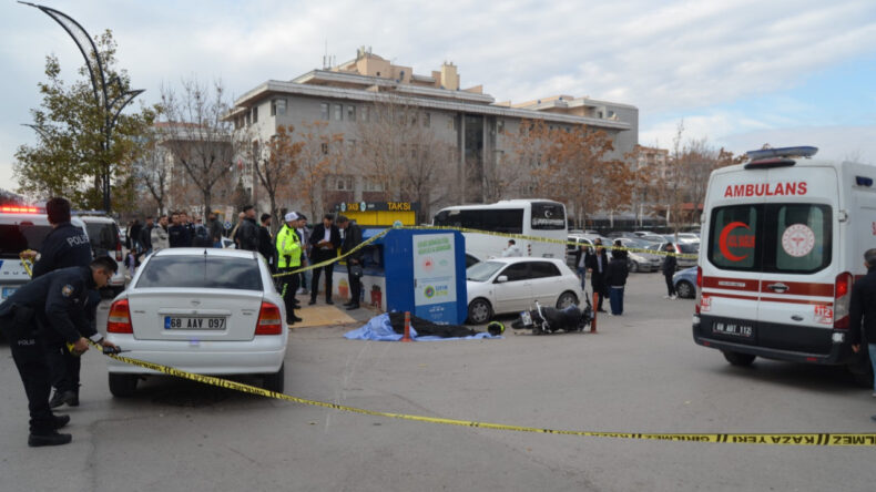 Eve D&ouml;n&uuml;ş Yolunda Talihsiz Kaza: 17 Yaşındaki Gen&ccedil; Hayatını Kaybetti