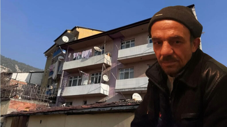 Evinin &Ouml;n&uuml;nde &Ouml;l&uuml; Bulundu