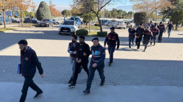 Fabrika Hırsızları Yakalandı: 150 Milyon Lira &Ccedil;aldıkları Belirlendi