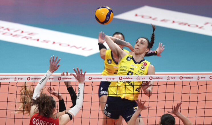 Fenerbah&ccedil;e Deplasmanda İlbank'a Set Vermedi