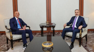 Fidan ve Barrack Buluştu