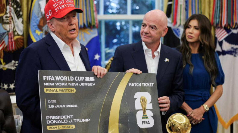 FIFA Başkanı&rsquo;ndan Trump&rsquo;a D&uuml;nya Kupası Final Bileti