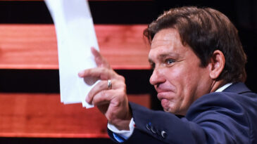 Florida Valisi, M&uuml;sl&uuml;man Kardeşler ve CAIR'i Ter&ouml;r &Ouml;rg&uuml;t&uuml; Olarak İlan Etti