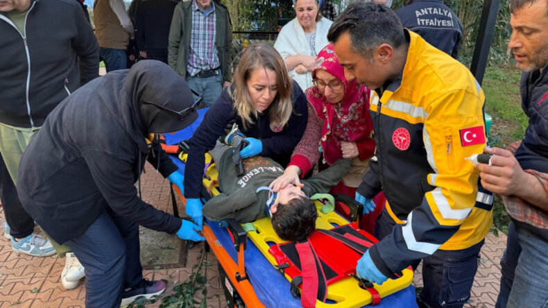 Foseptiğe D&uuml;şen 6 Yaşındaki Ey&uuml;p Kurtarıldı