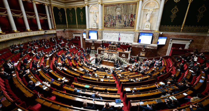 Fransa B&uuml;t&ccedil;e Krizinin Eşiğinde