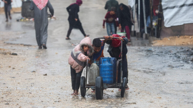 Gazze&rsquo;de Y&uuml;zlerce &Ccedil;adır Su Baskınına Uğradı