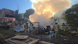 Gecekonduda &Ccedil;ıkan Yangın B&uuml;y&uuml;d&uuml;: Ev K&uuml;l Oldu